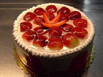 9 ile 12 Ki�ilik �ilekli ya� pasta